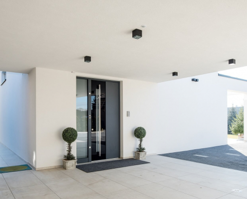 celje-hlis_print-3 Front door with glass and side panel