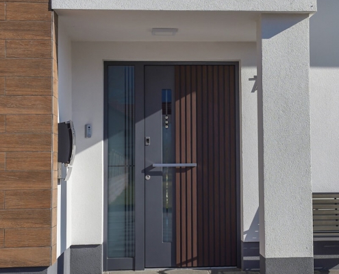 referenca-ribnica-2-procelje Aluminium front doors with side panels