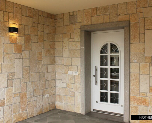 alu-vhod-klasika Front doors with stained glass