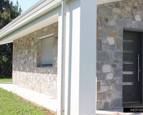 kamnita-hisa-alu-vrata