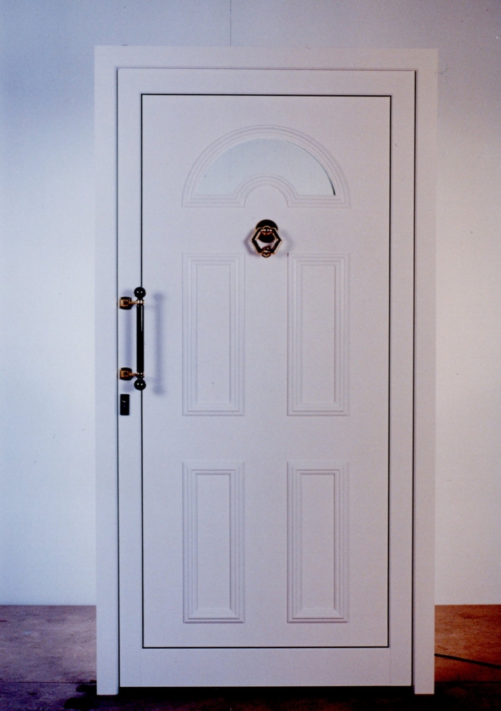 One of the first Inotherm entrance doors – white door with glass and a peephole